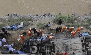  Rescuers worked around an overturned tour bus after it fell off a cliff in Tibet. Credit Chogo/Xinhua, via Associated Press 
