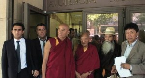(from left) Attorney José Elías Esteve, Alan Cantos, Chairman of the Tibetan Support Committee, the Buddhist monks Palden Gyatso and Jigme Takma Tsnagpo, who spent 37 years in in a neighboring Lhasa prison, at the Spanish High Court (Audiencia Nacional) in Madrid, Spain. (Esther Lee on Flickr)