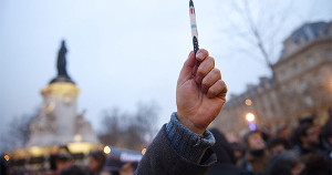 A man raises a pen during a rally in support of the victims of terrorist attack on French satyrical newspaper Charlie Hebdo at the Place de la Republique in Paris, on January 7, 2015. AFP Photo 
