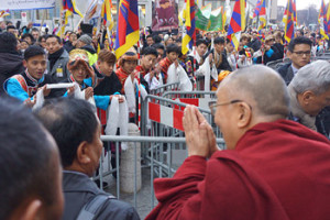 His Holiness the Dalai Lama is greeted by over a thousand Tibetans and supporters on his arrival at his hotel in Basel, Switzerland on February 6, 2015. Photo/Jeremy Russell/OHHDL