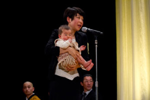 A young mother asking His Holiness the Dalai Lama a question about raising children during his talk at the 40th anniversary celebrations of the All Japan Soto Young Priest Association in Gifu, Japan on April 8, 2015. Photo/Tenzin Jigmey