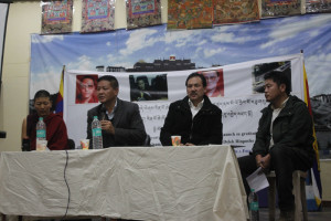 From left to right: Ani Gelek, former student of Trulku Tenzin Delek Rinpoche, Speaker Penpa Tsering, Bawa Kelsang Gyaltsen, member of Tibetan Parliament and Dorje Tseten, Asia Director of Students for a Free Tibet.