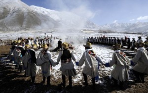 An ethnic group dances in southwest China's Tibet Autonomous Region in March. Photo: Xinhua