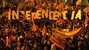 (FILES) A picture taken on September 11, 2012 shows supporters of independence for Catalonia demonstrating in Barcelona (AFP Photo / Lluis Gene) / AFP 