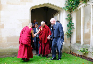 Tibetan spiritual leader, the Dalai Lama (C) arrives for a news conference at Magdalene College in Oxford Photo: Reuters