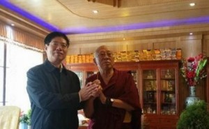 Sichuan government official Cui Baohua visits Achok Rinpoche. File Photo