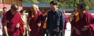 Sichuan government official Cui Baohua visits Achok Rinpoche. File Photo