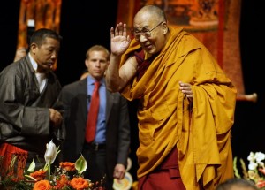 At the Minneapolis Convention Center, the Dalai Lama addressed a mostly Tibetan audience as part of a stay in Minnesota that includes visiting the Mayo Clinic for his health treatment. Richard Tsong-Taatarii – Star Tribune 