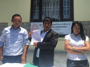 Mr Lobsang Dakpa (centre) announcing the TSJC's verdict dismissing the cases filed against Sikyong Sangay and Chief Election Commissioner, Sonam Choephel Shosur.